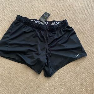 NWT Women’s Nike Shorts XL